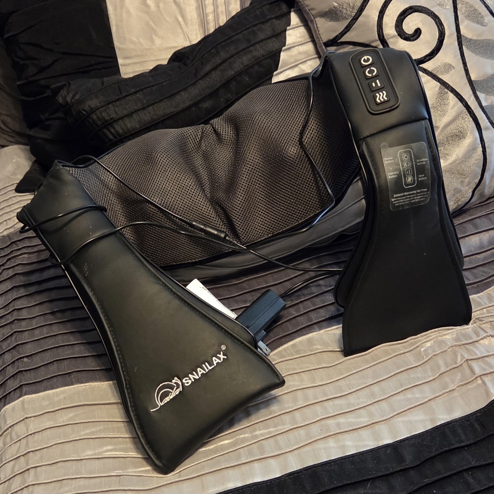 NAILA Black VR Headset with Adjustable Straps